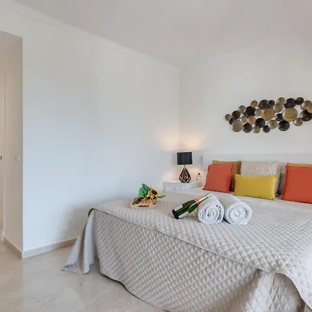 Mediterranean Getaway Seaviews At Puerto Banus דירה