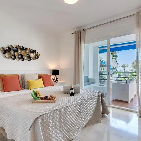 Mediterranean Getaway Seaviews At Puerto Banus アパート マルベーリャ