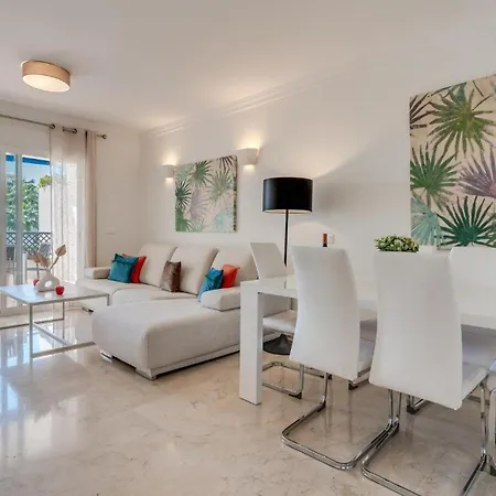 アパート Mediterranean Getaway Seaviews At Puerto Banus マルベーリャ