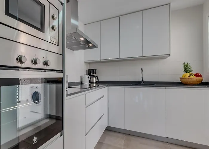 Mediterranean Getaway Seaviews At Puerto Banus דירה