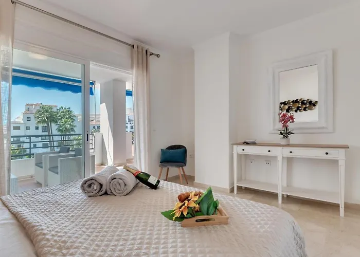 Mediterranean Getaway Seaviews At Puerto Banus *