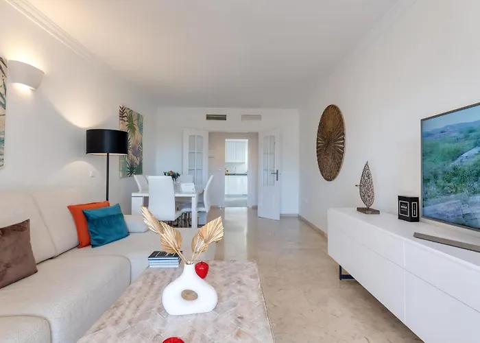 Mediterranean Getaway Seaviews At Puerto Banus דירה