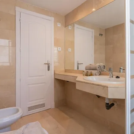 Mediterranean Getaway Seaviews At Puerto Banus 아파트