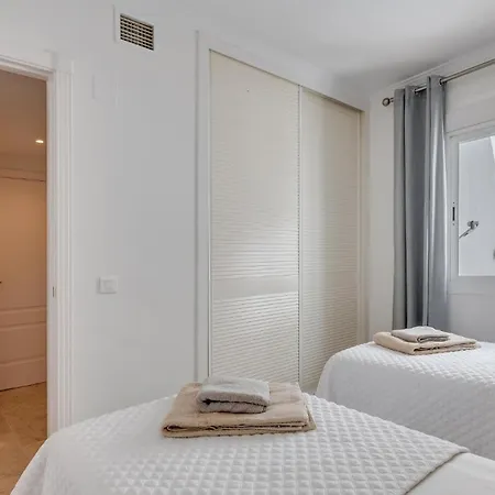 Mediterranean Getaway Seaviews At Puerto Banus